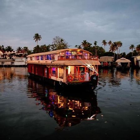 Vaishnav Tours Hotell Alappuzha Eksteriør bilde