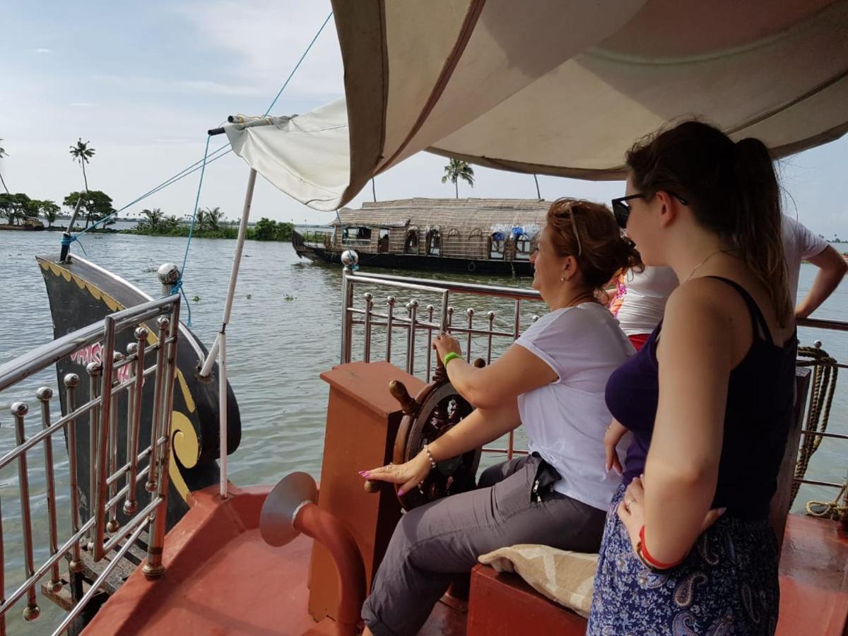 Vaishnav Tours Hotell Alappuzha Eksteriør bilde