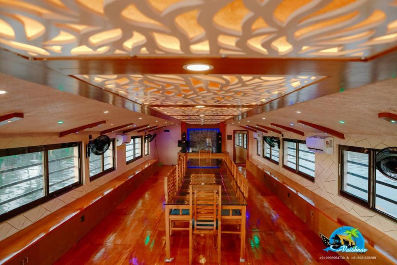 Vaishnav Tours Hotell Alappuzha Eksteriør bilde