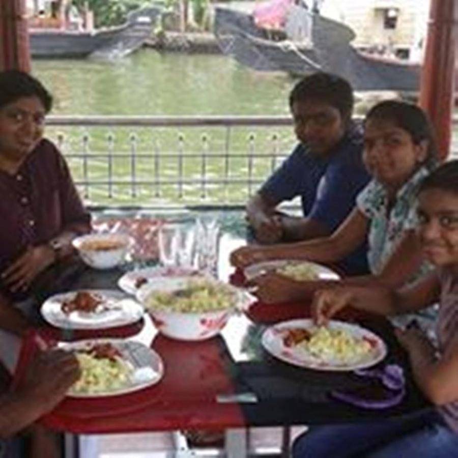 Vaishnav Tours Hotell Alappuzha Eksteriør bilde