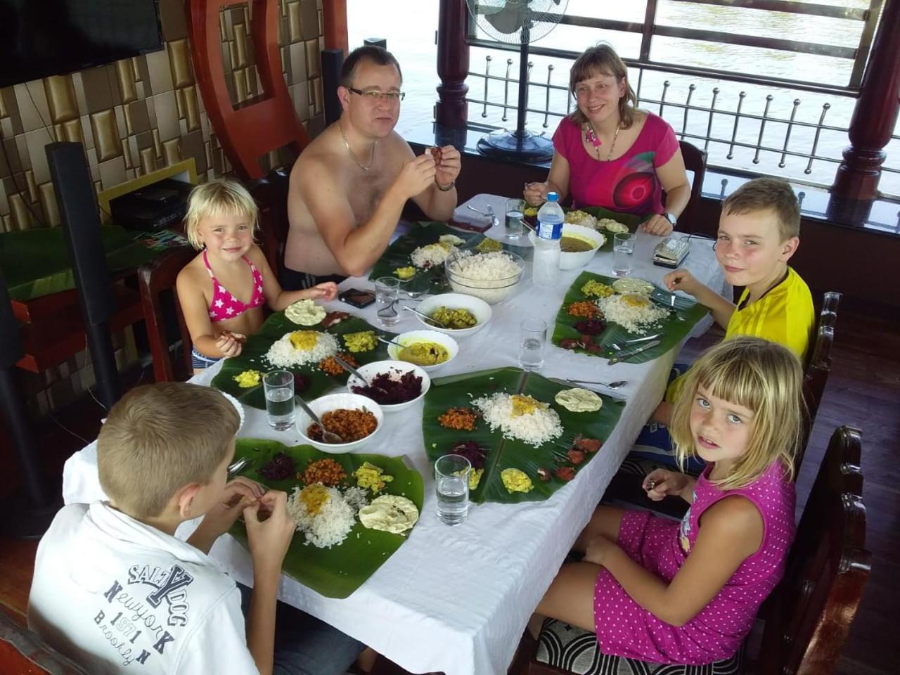 Vaishnav Tours Hotell Alappuzha Eksteriør bilde