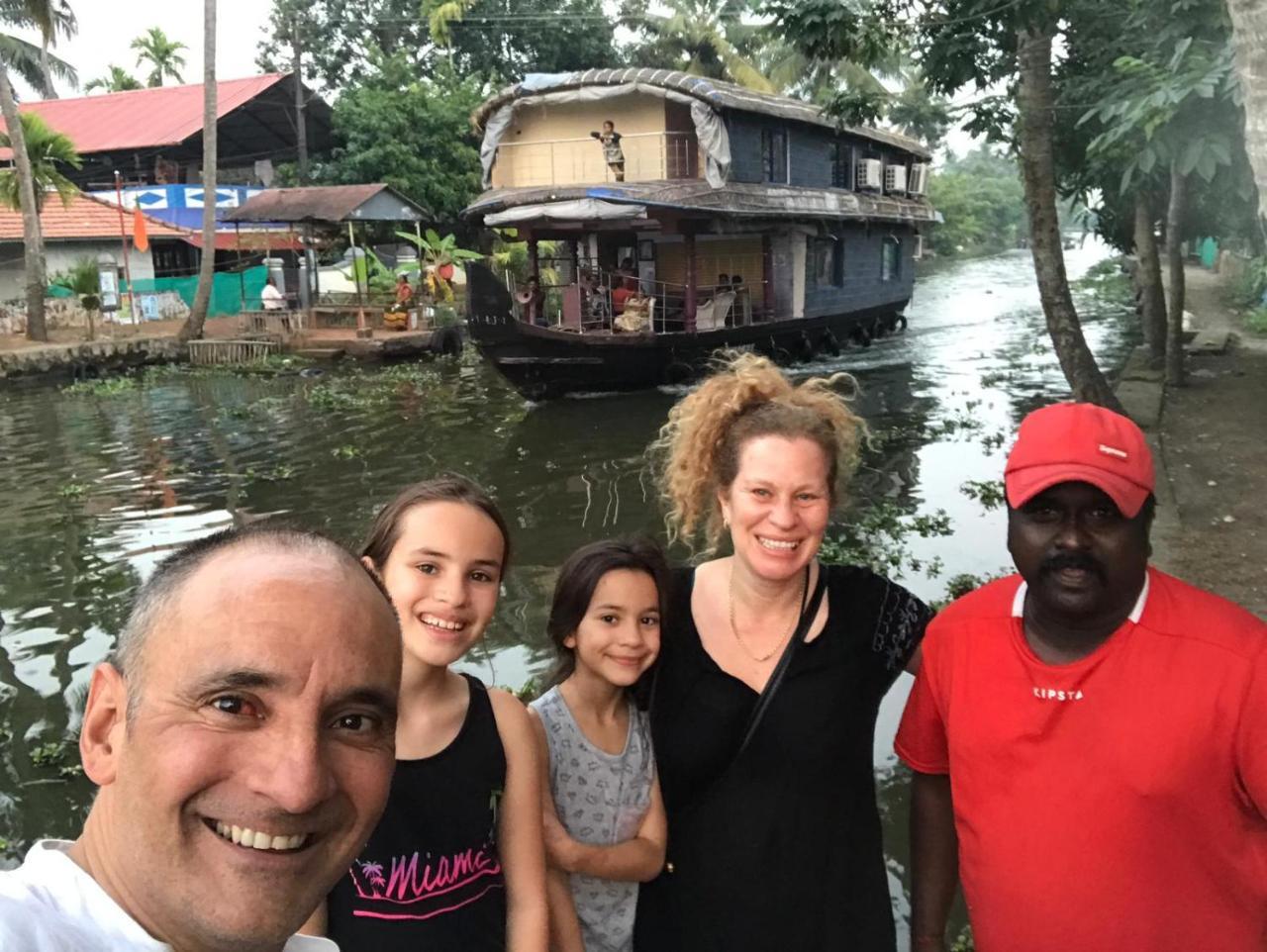 Vaishnav Tours Hotell Alappuzha Eksteriør bilde