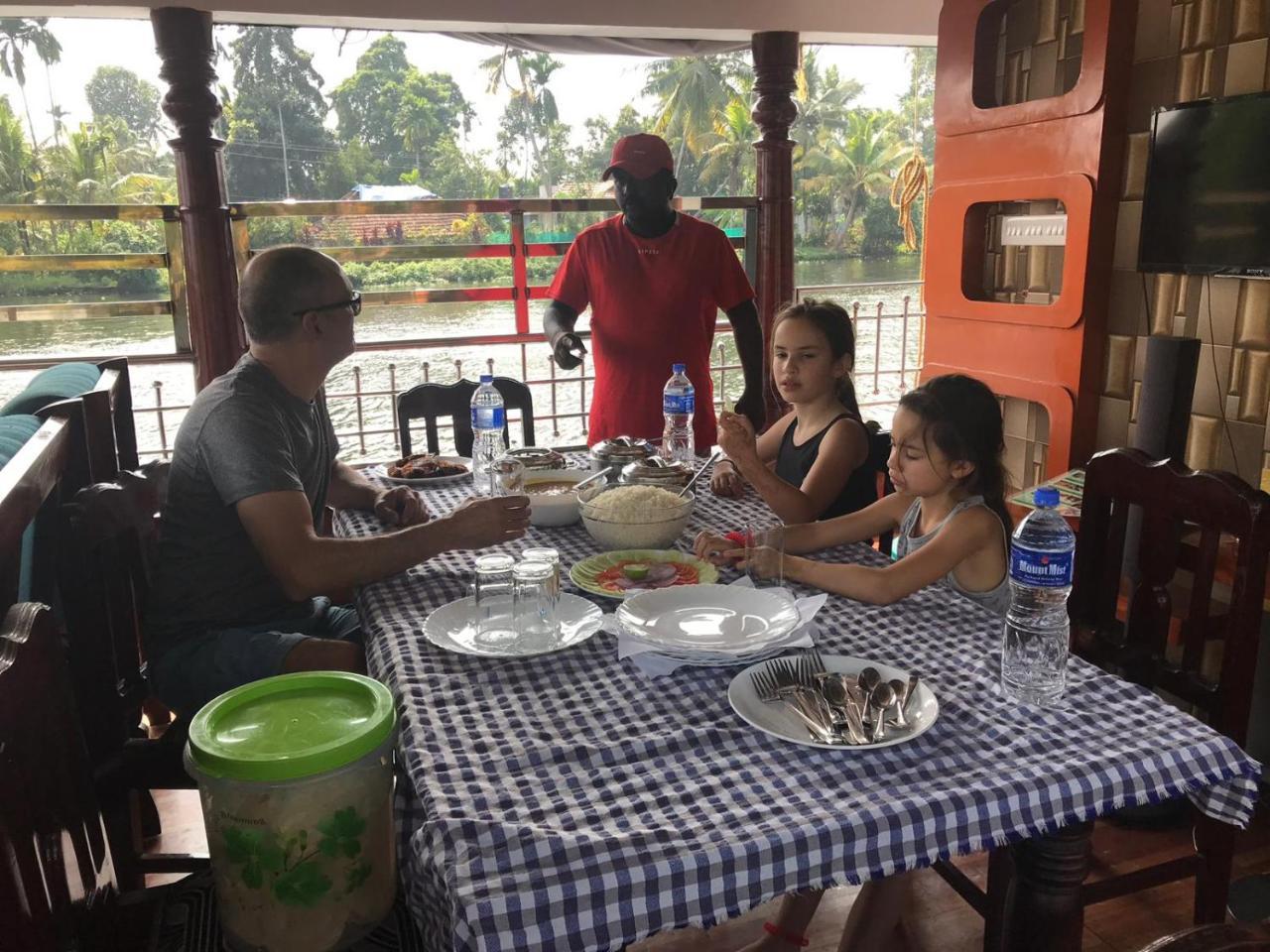 Vaishnav Tours Hotell Alappuzha Eksteriør bilde